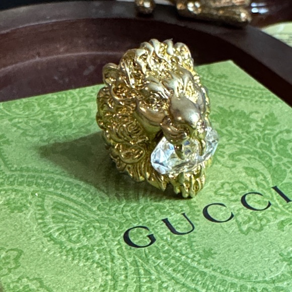 Gucci Gold Lion Head Ring - Picture 2 of 6